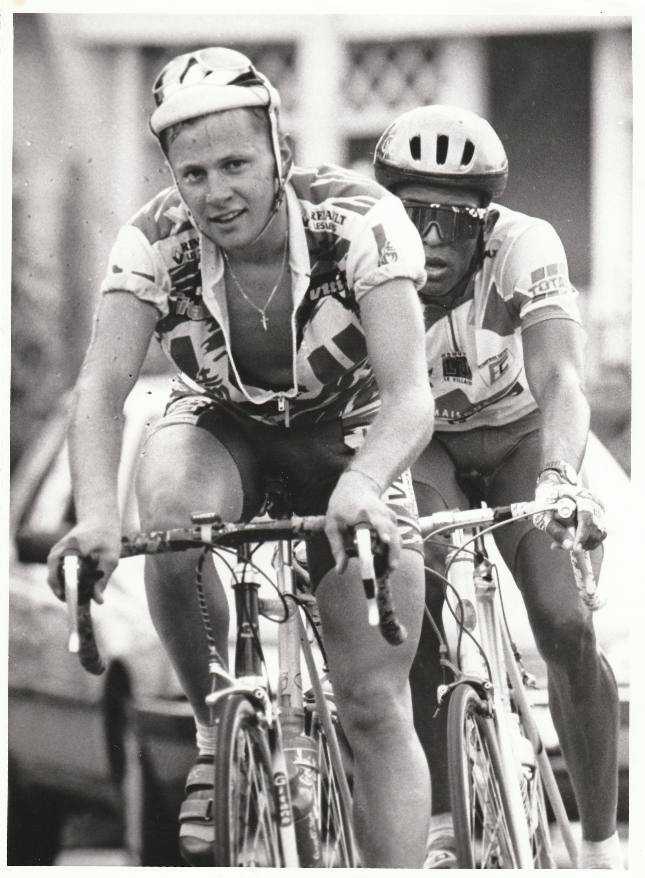 Walter Bénéteau en course, photo noir et blanc